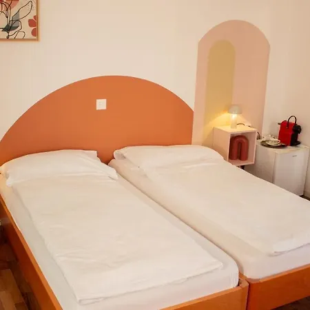 Easy By La Perla Otel