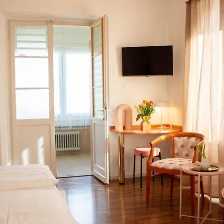 Easy By La Perla Otel
