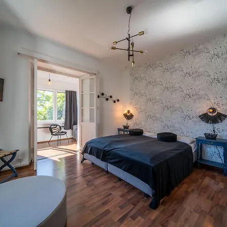 Easy By La Perla Hotel