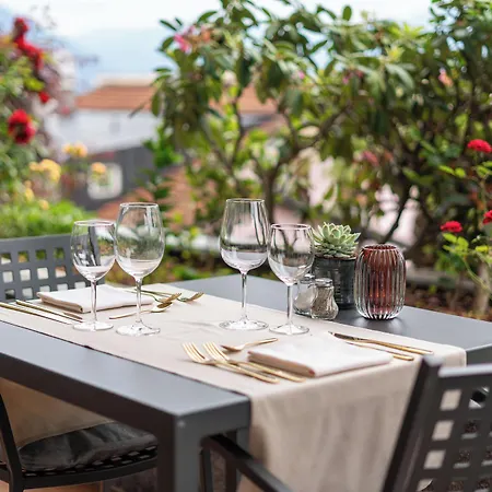 Easy By La Perla Hotel