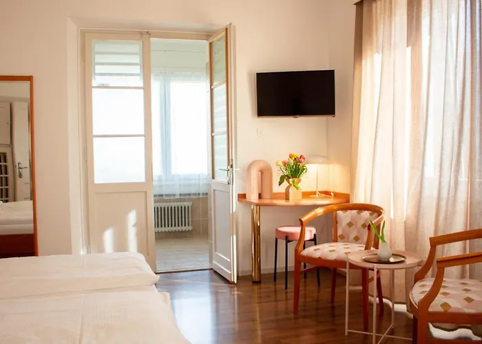 Easy By La Perla Hotel