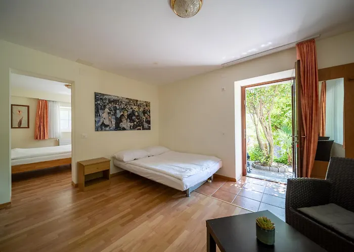 Easy By La Perla Hotel