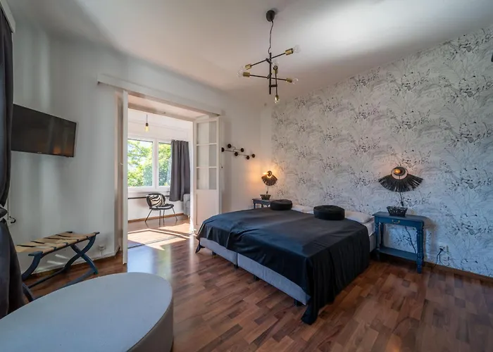 Easy By La Perla Hotel