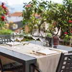Easy By La Perla Hotel